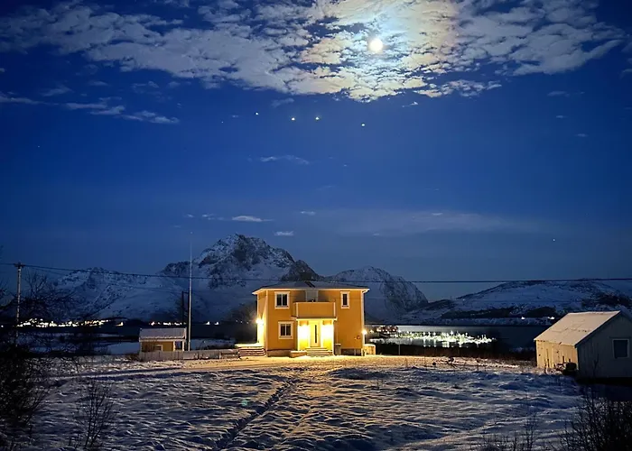 Pederstua, A Classic Fisherman\'S Farm House In The Middle Of Lofoten