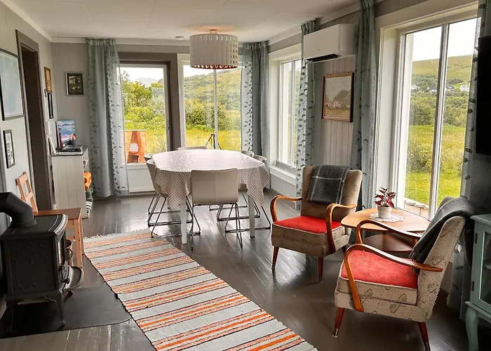Pederstua, A Classic Fisherman\'S Farm House In The Middle Of Lofoten